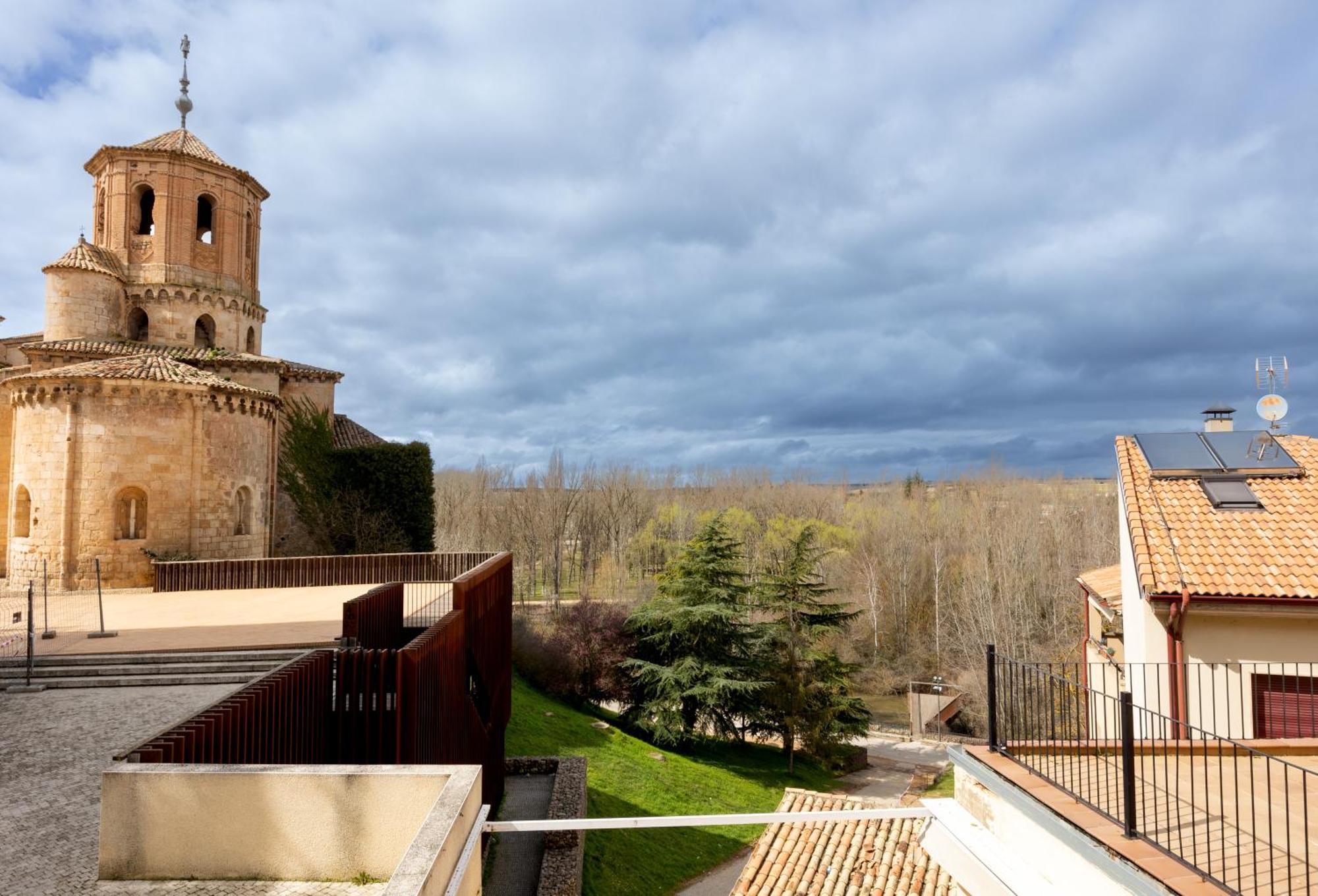 Hostal Sin Recep24H Puerta De La Villa - Pet Friendly & Restaurante Almazán Eksteriør bilde