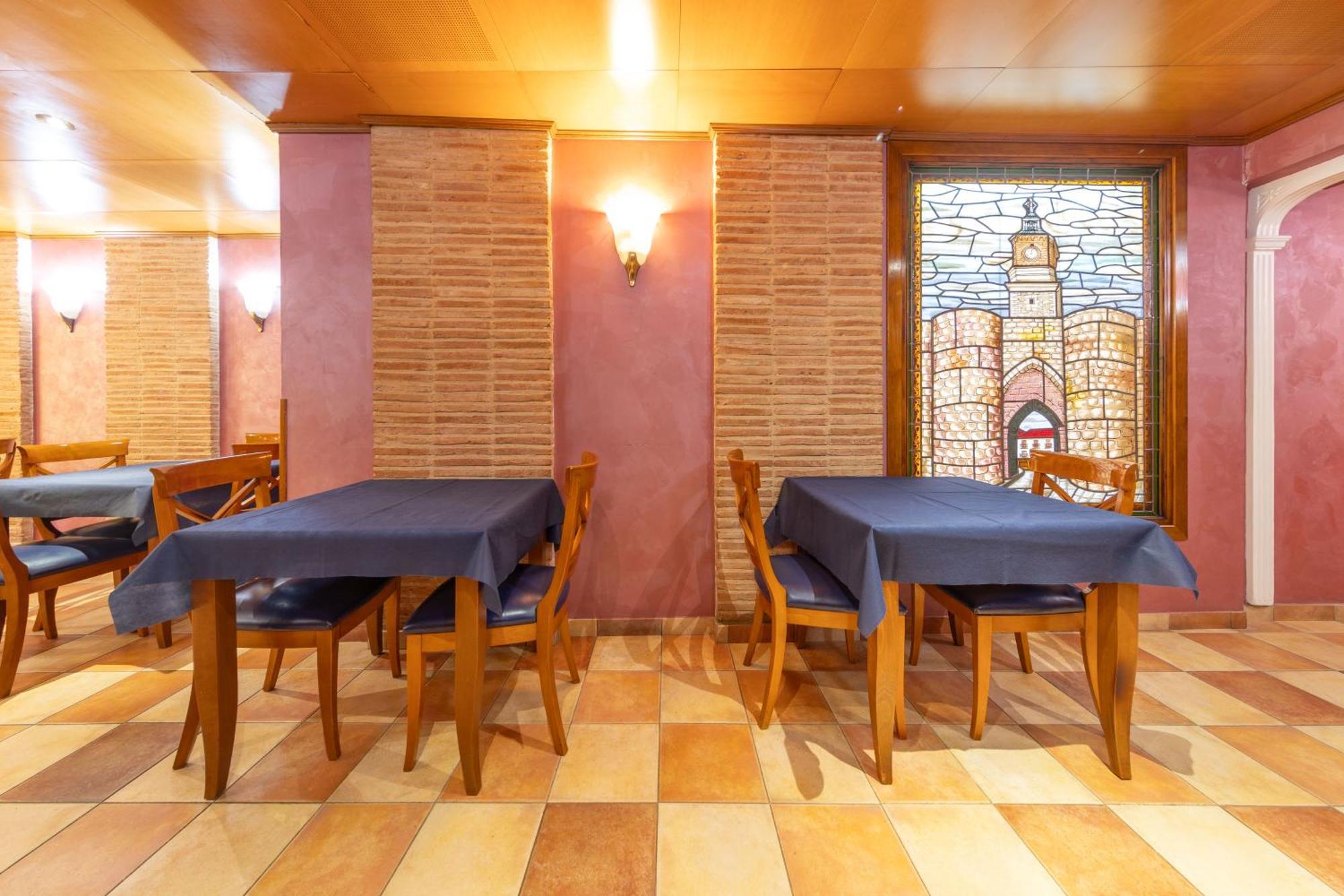 Hostal Sin Recep24H Puerta De La Villa - Pet Friendly & Restaurante Almazán Eksteriør bilde
