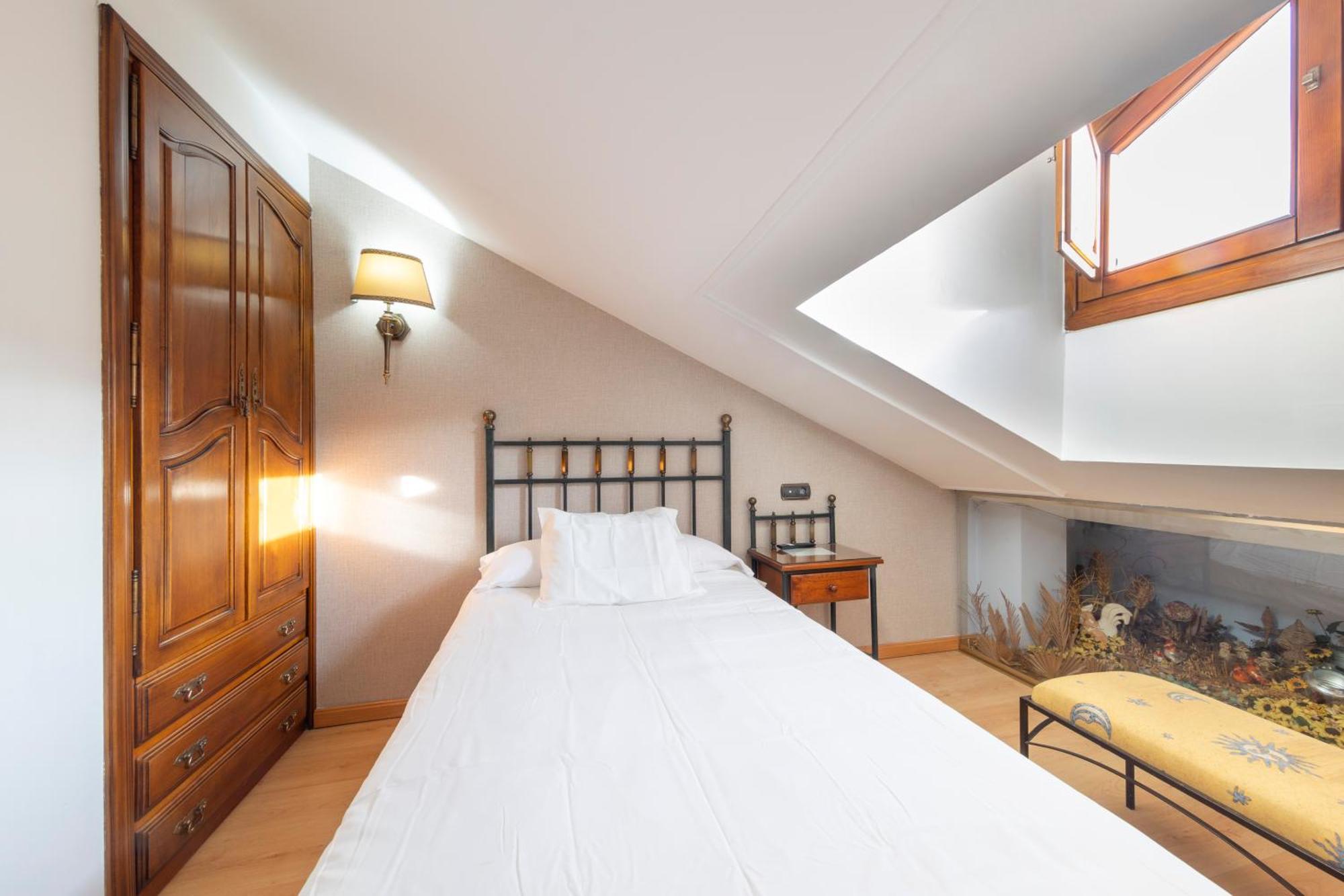 Hostal Sin Recep24H Puerta De La Villa - Pet Friendly & Restaurante Almazán Eksteriør bilde