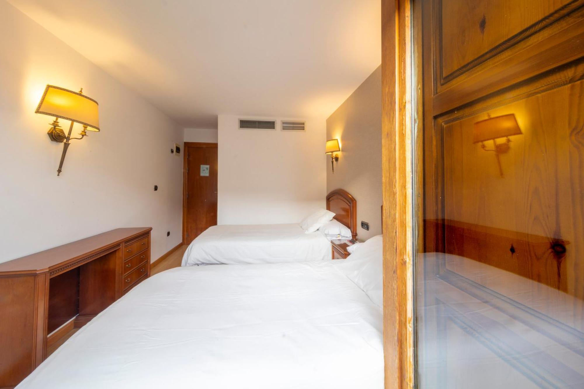 Hostal Sin Recep24H Puerta De La Villa - Pet Friendly & Restaurante Almazán Eksteriør bilde
