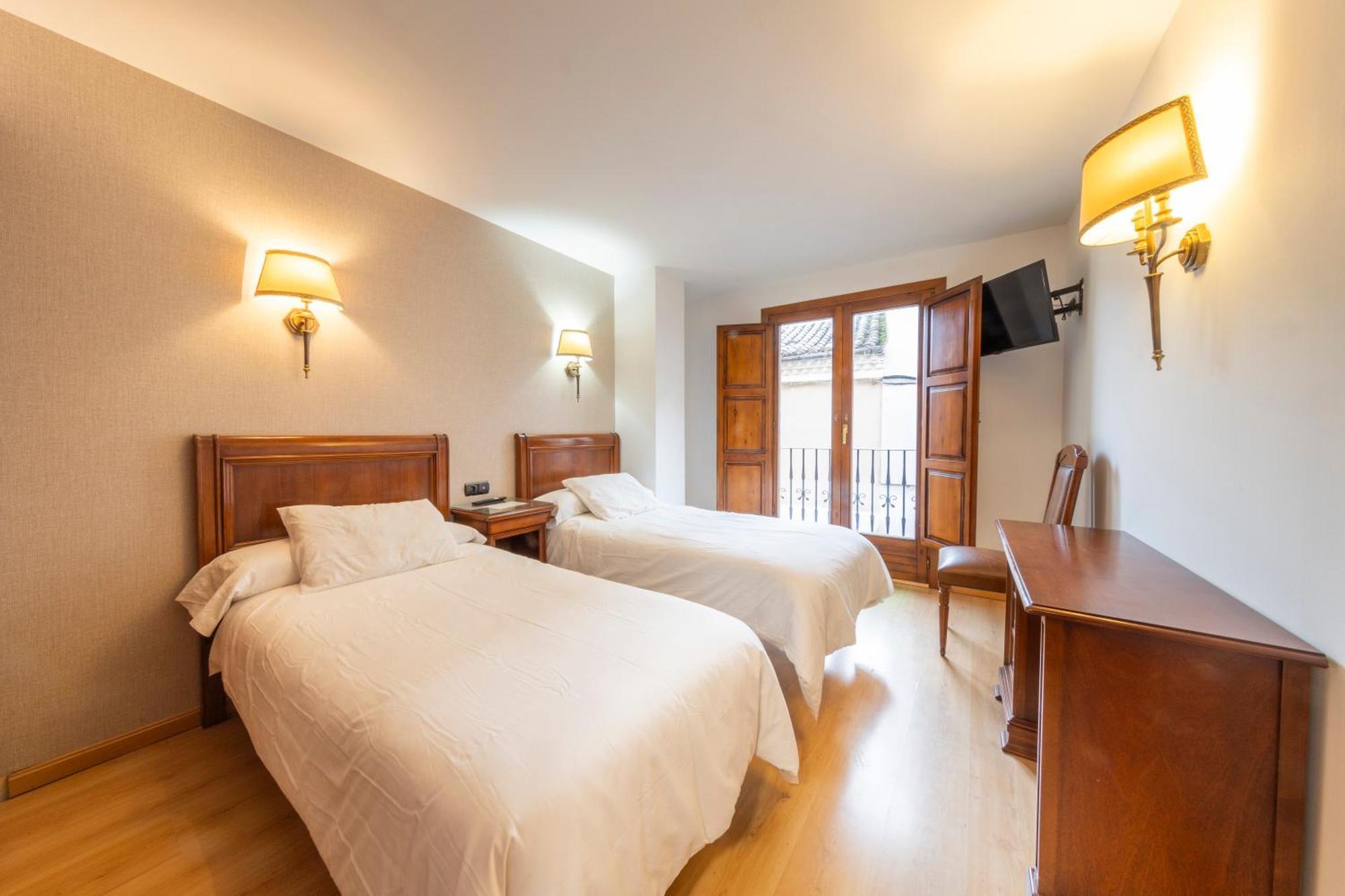Hostal Sin Recep24H Puerta De La Villa - Pet Friendly & Restaurante Almazán Eksteriør bilde