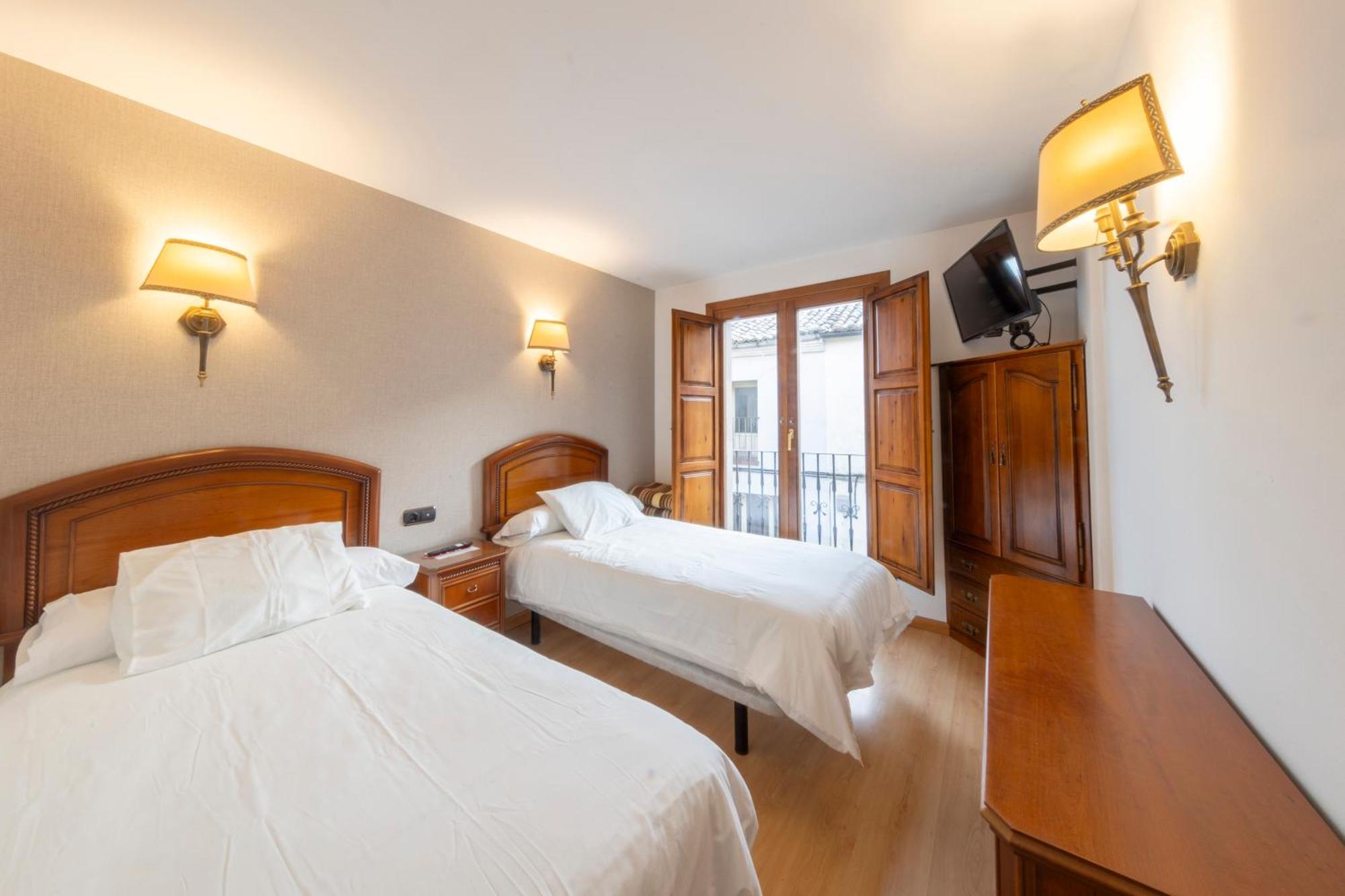 Hostal Sin Recep24H Puerta De La Villa - Pet Friendly & Restaurante Almazán Eksteriør bilde