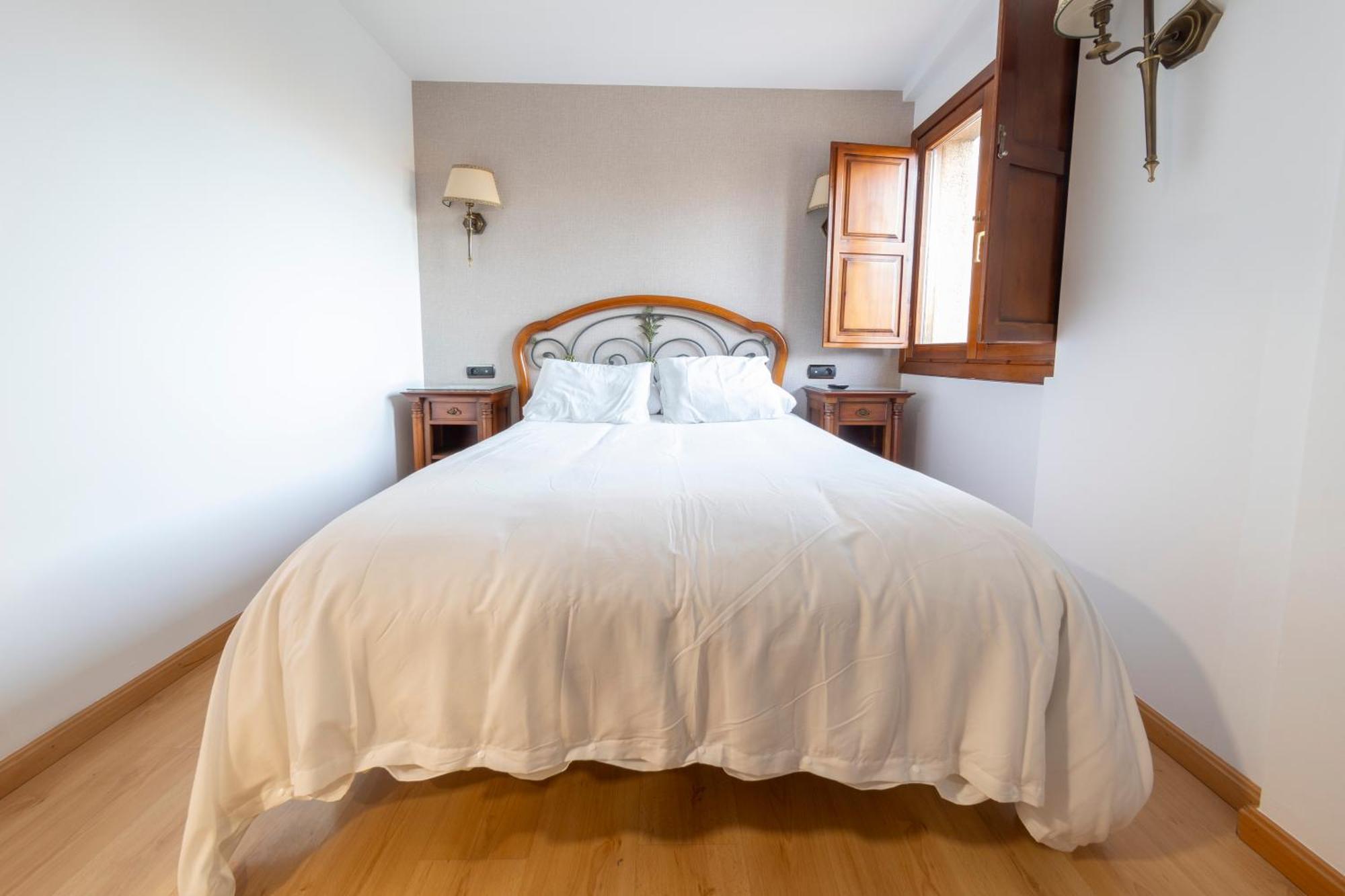 Hostal Sin Recep24H Puerta De La Villa - Pet Friendly & Restaurante Almazán Eksteriør bilde