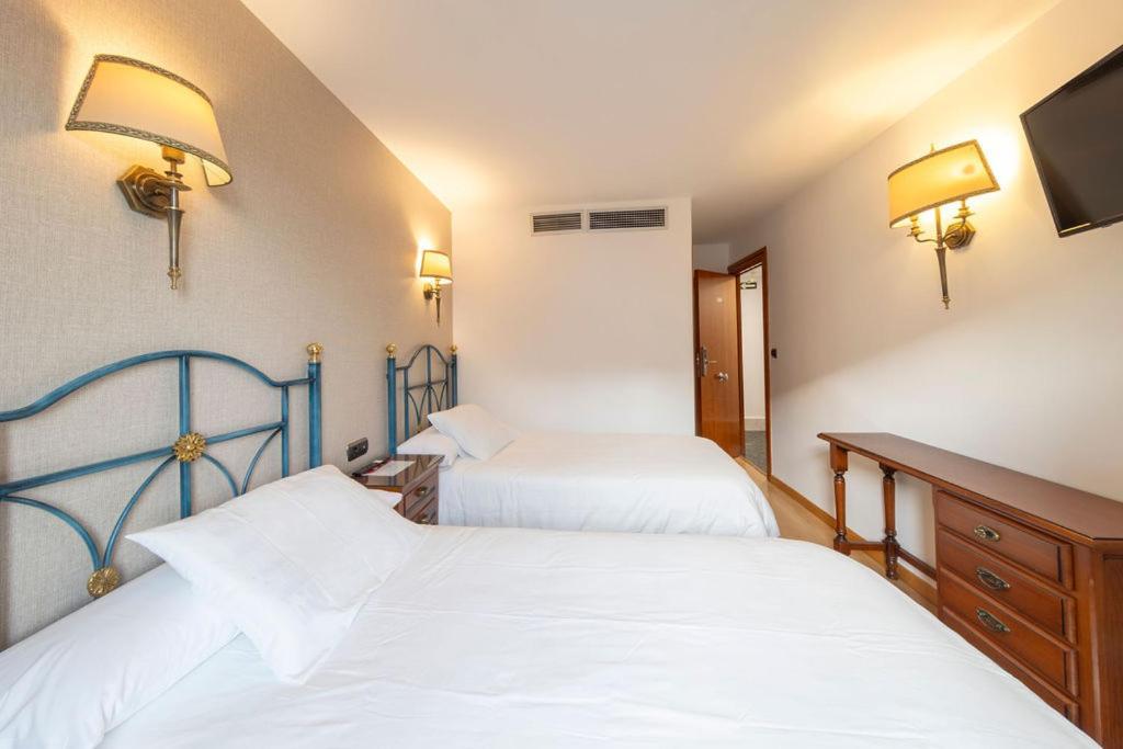 Hostal Sin Recep24H Puerta De La Villa - Pet Friendly & Restaurante Almazán Eksteriør bilde
